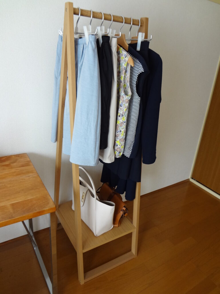 引っ越しでジャケットやコートはどう運ぶ？ハンガーボックスの使い方と注意点